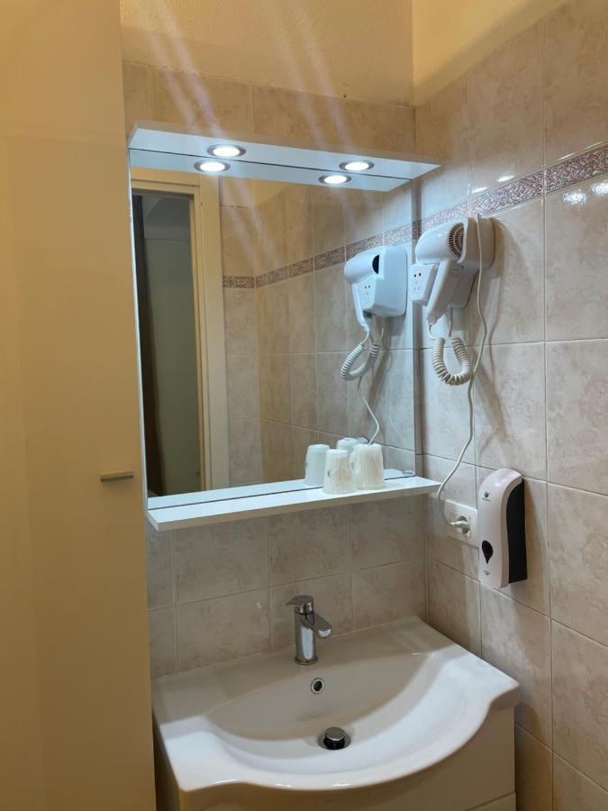 Luvegu Sciuiu Apartment เวอนาซซา ภายนอก รูปภาพ